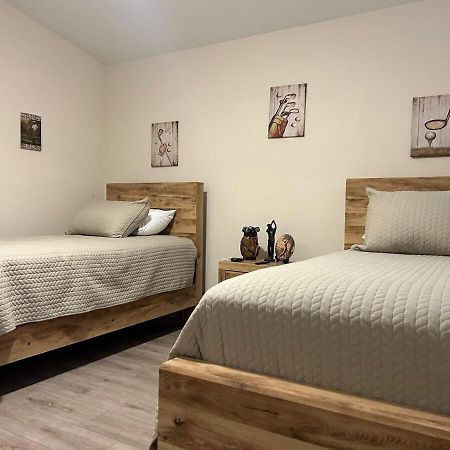Walking Distance To Stagecoach Villa Индиоу Екстериор снимка