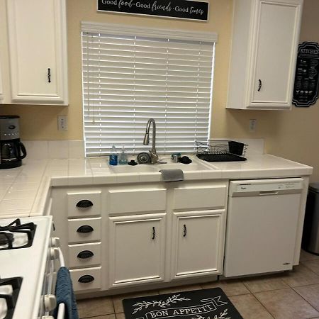 Walking Distance To Stagecoach Villa Индиоу Екстериор снимка