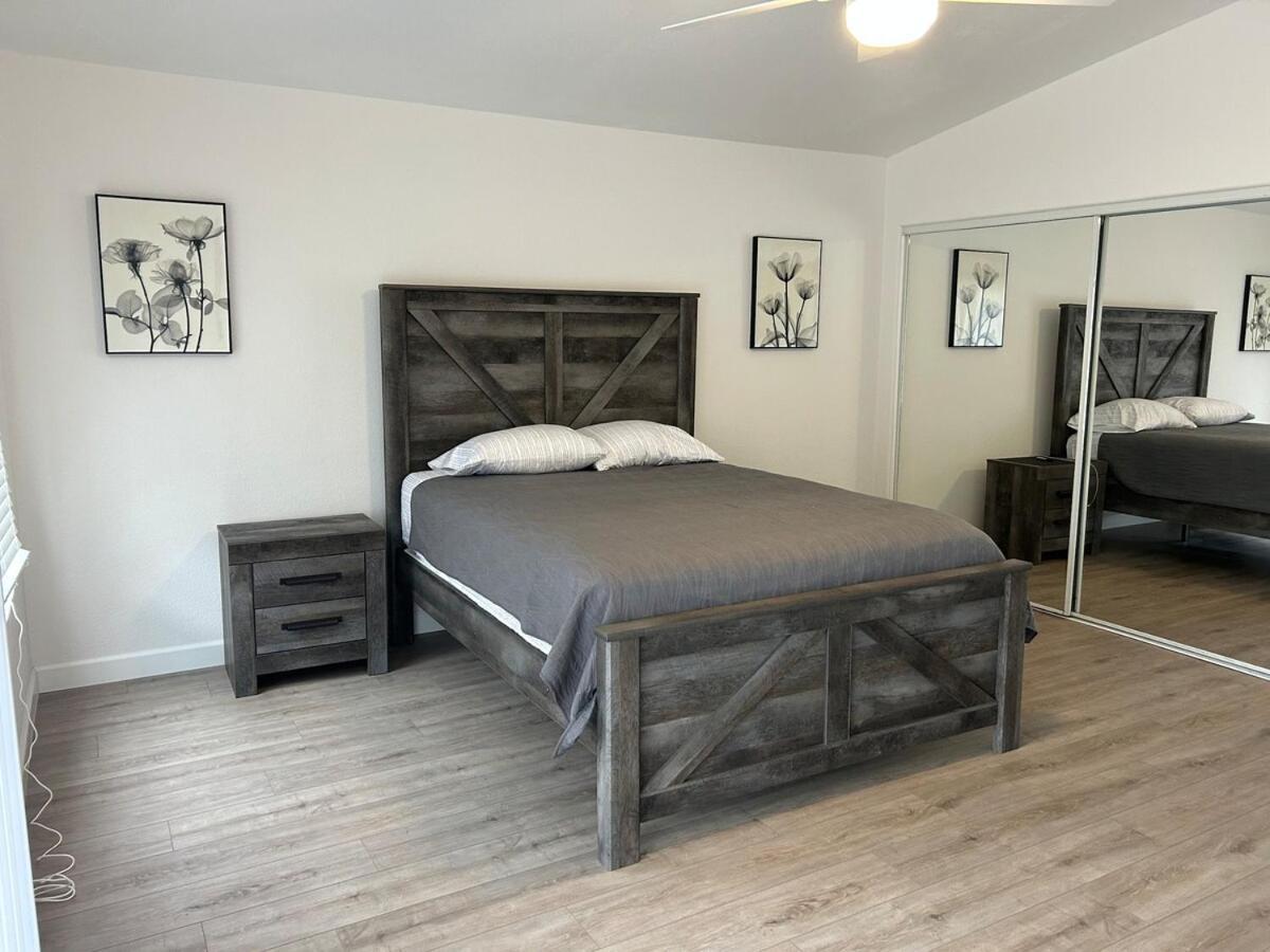 Walking Distance To Stagecoach Villa Индиоу Екстериор снимка