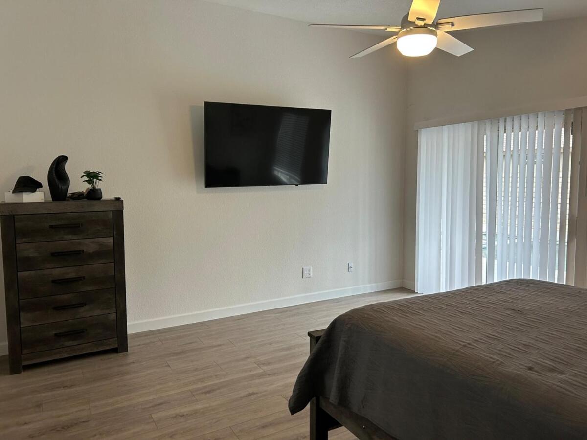 Walking Distance To Stagecoach Villa Индиоу Екстериор снимка