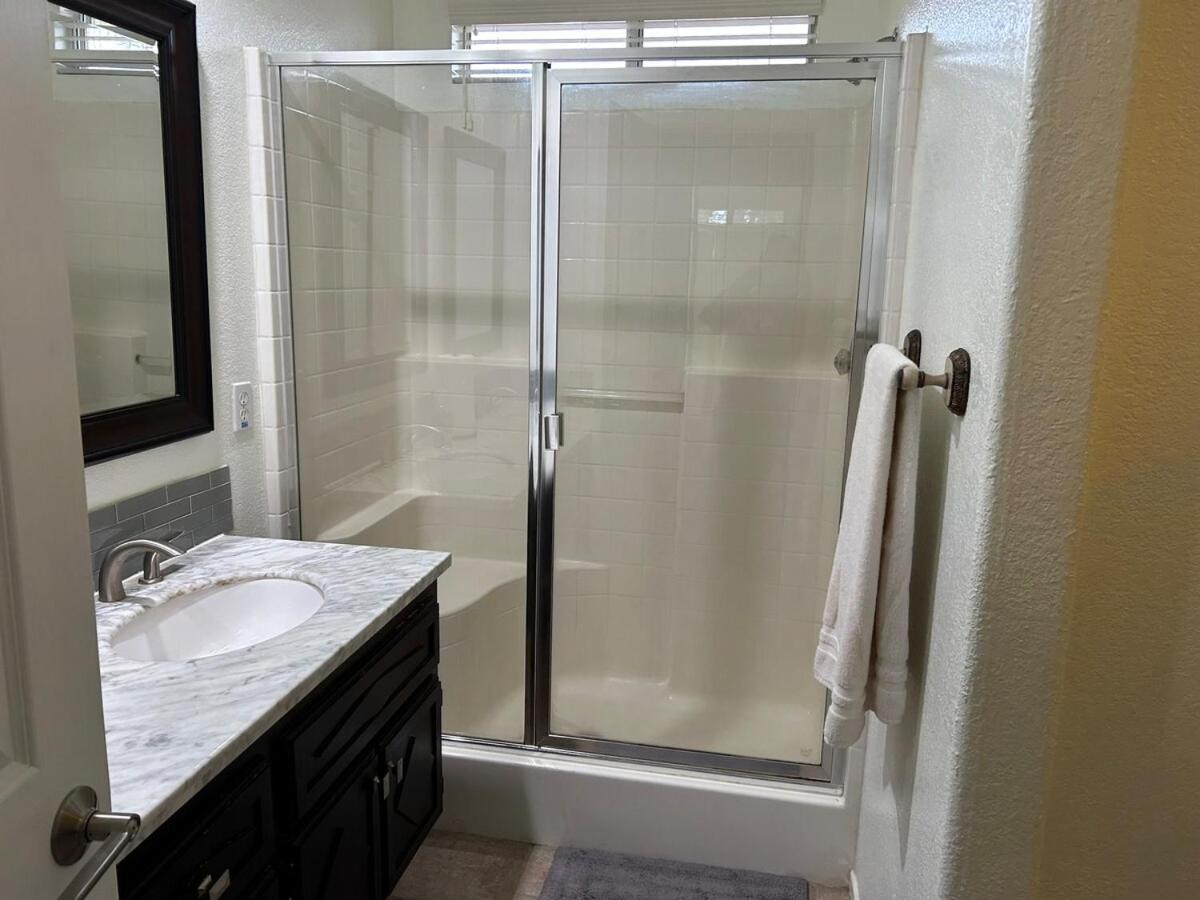 Walking Distance To Stagecoach Villa Индиоу Екстериор снимка