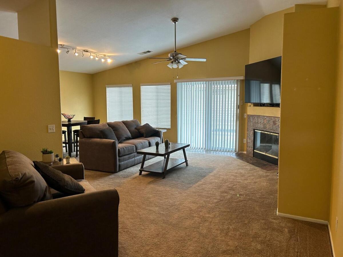 Walking Distance To Stagecoach Villa Индиоу Екстериор снимка