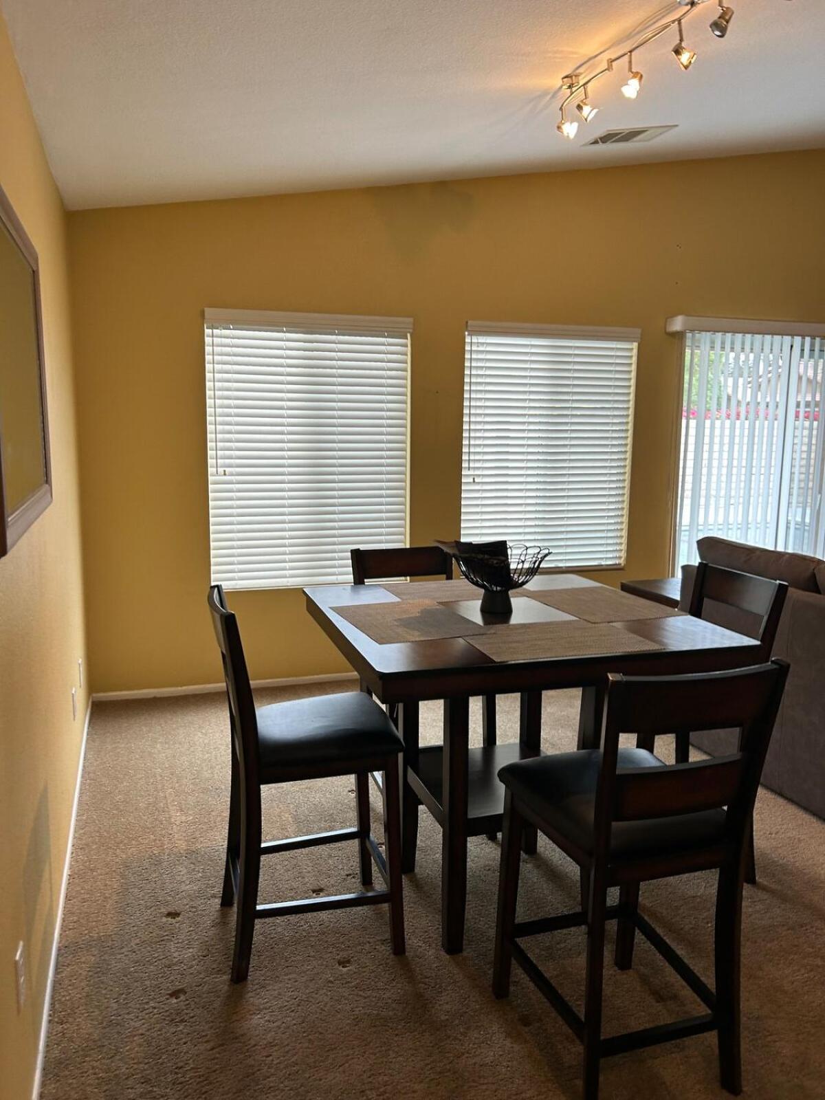 Walking Distance To Stagecoach Villa Индиоу Екстериор снимка